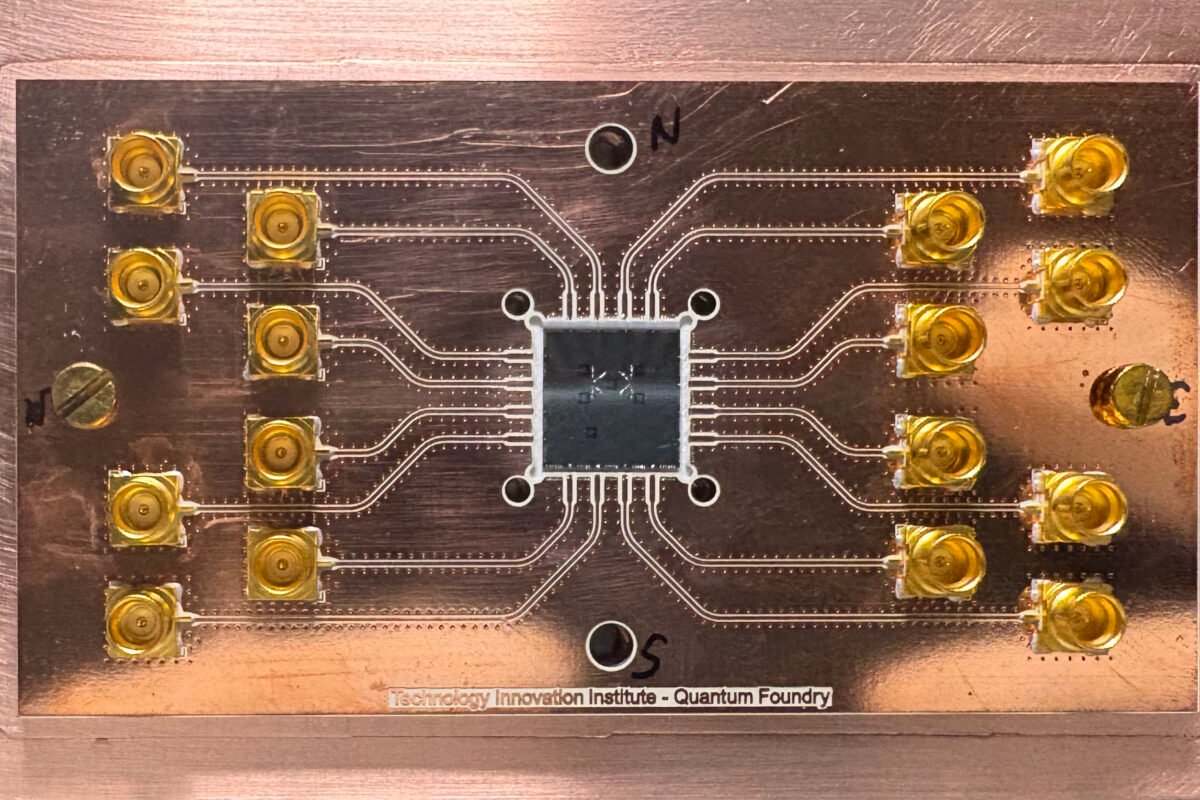 معهد الابتكار التكنولوجي يطلق خدمة سحابية توفر وحدات معالجة كمية متطورة